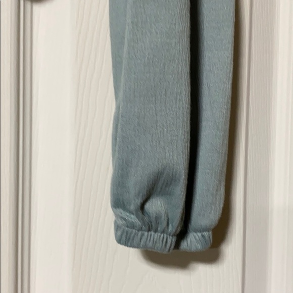 Green Off the Shoulder Button Crop Top - Picture 3 of 5